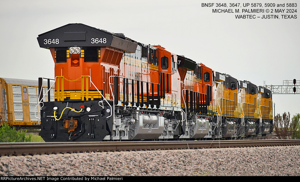 BNSF 3648, 3647, UP 5879, 5909 and 5883